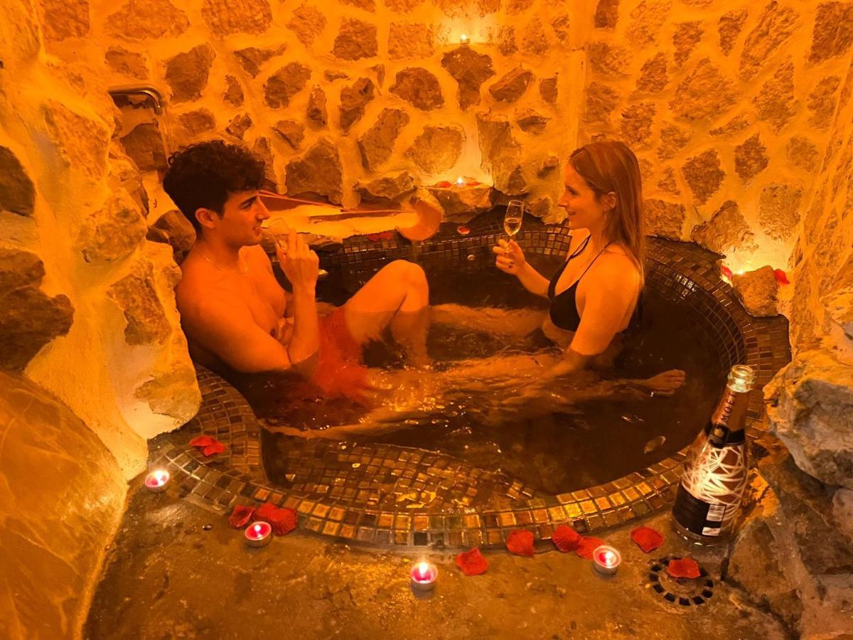 Fortress Jacuzzi Suites ชาทีวา ภายนอก รูปภาพ