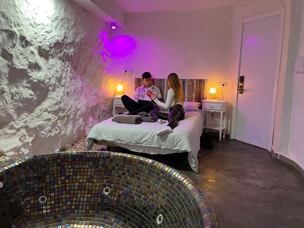 Fortress Jacuzzi Suites ชาทีวา ภายนอก รูปภาพ