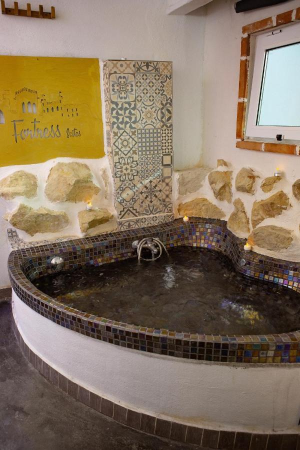 Fortress Jacuzzi Suites ชาทีวา ภายนอก รูปภาพ