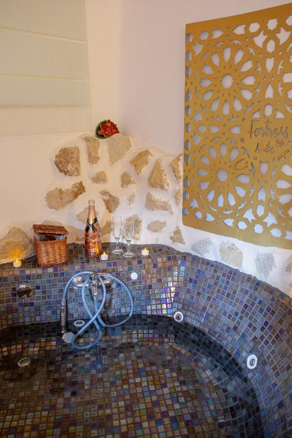 Fortress Jacuzzi Suites ชาทีวา ภายนอก รูปภาพ