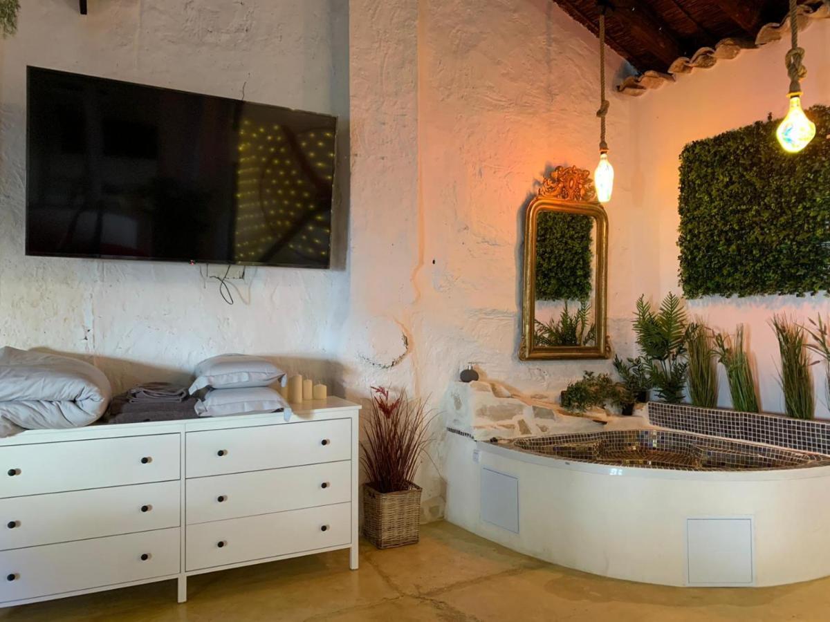 Fortress Jacuzzi Suites ชาทีวา ภายนอก รูปภาพ