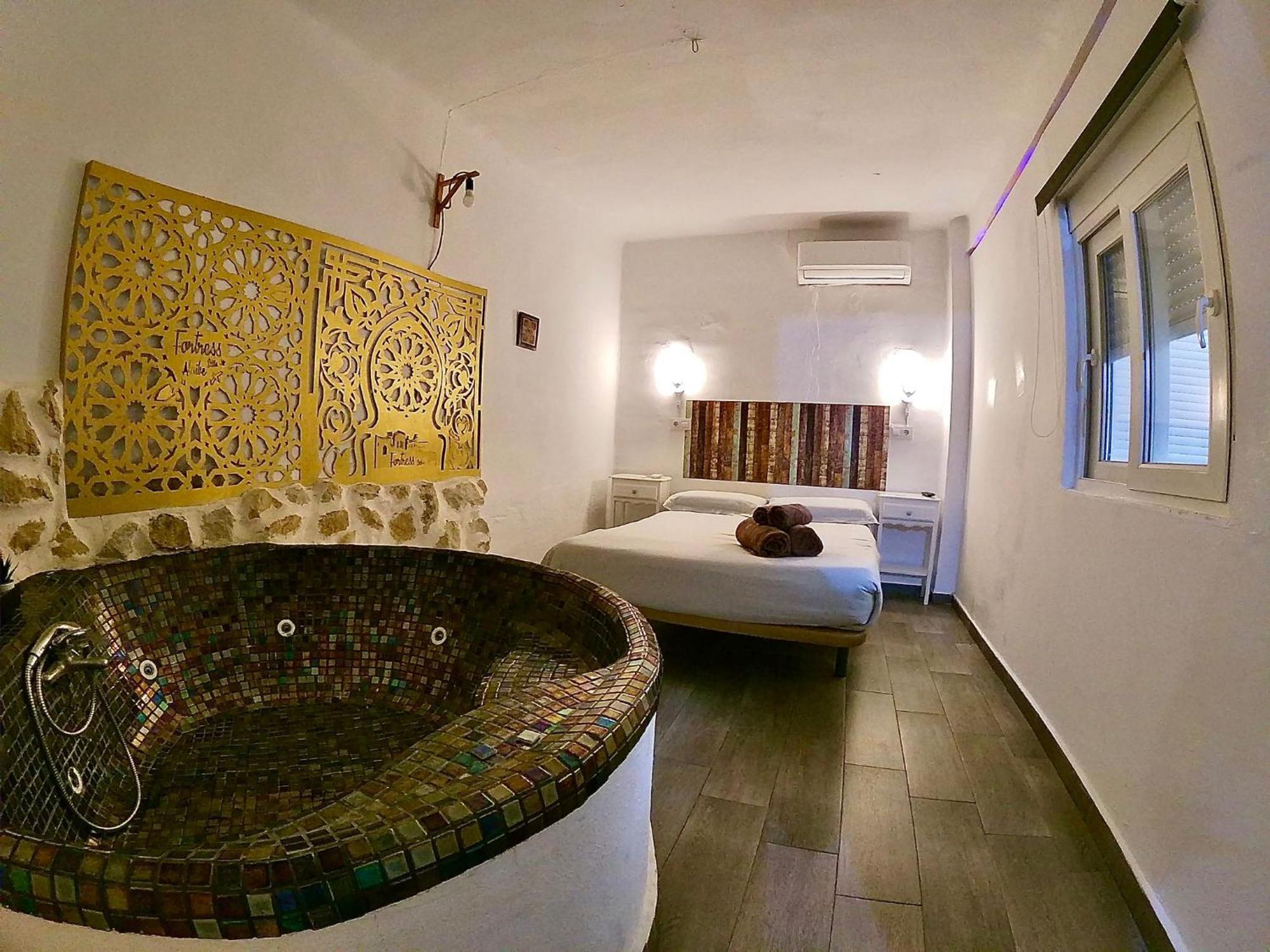 Fortress Jacuzzi Suites ชาทีวา ภายนอก รูปภาพ