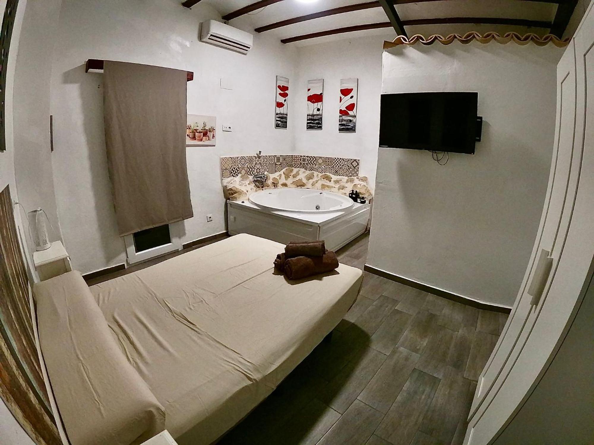 Fortress Jacuzzi Suites ชาทีวา ภายนอก รูปภาพ