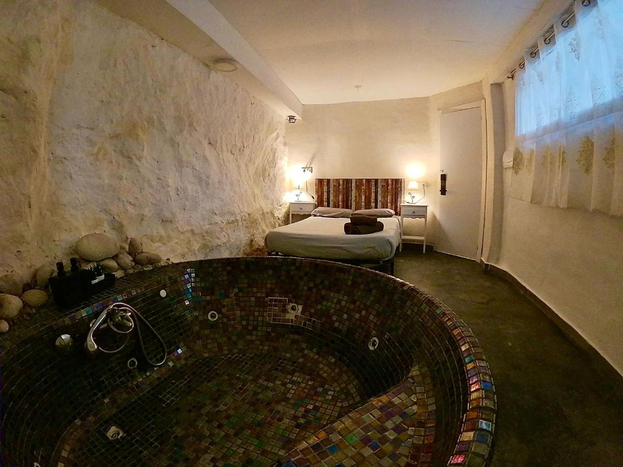 Fortress Jacuzzi Suites ชาทีวา ภายนอก รูปภาพ